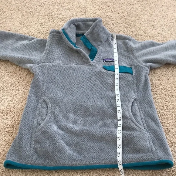 PATAGONIA size M grey with teal snap t fleece